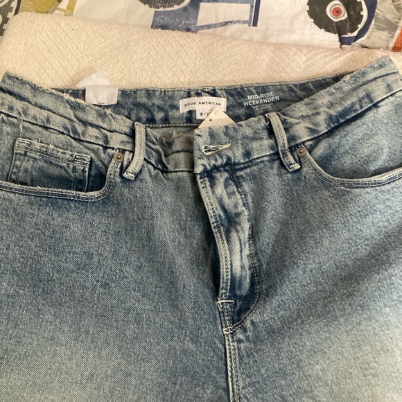 Good American Weekender High-Rise Relaxed Cuff Jeans - Picture 10 of 14